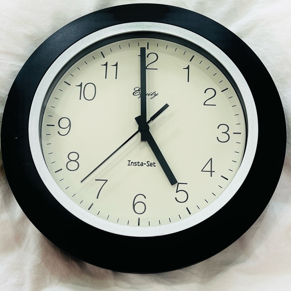 Lacrosse 10” Insta-Set Clock EUC works great - retired model 40222